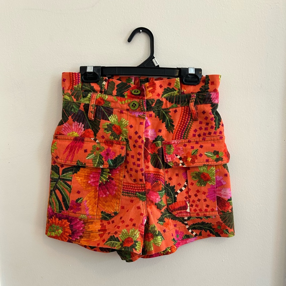 Size xs farm rio shorts with enamel buttons